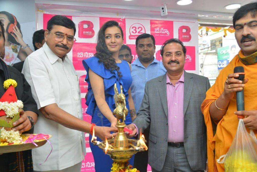 Catherine Tresa launches B New Mobile store in Eluru Photos