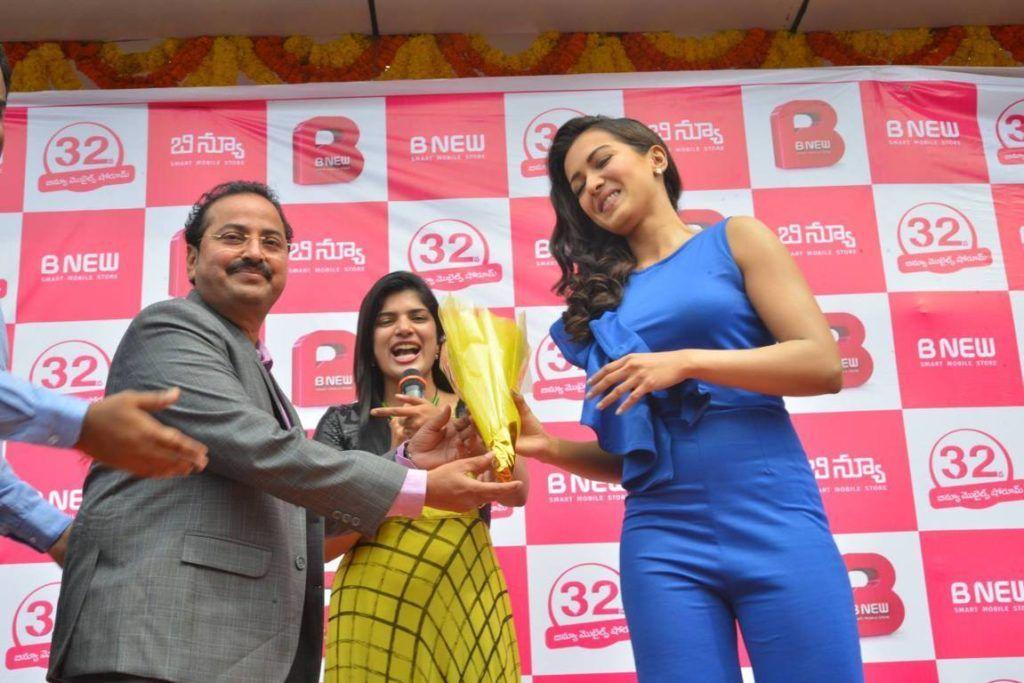 Catherine Tresa launches B New Mobile store in Eluru Photos