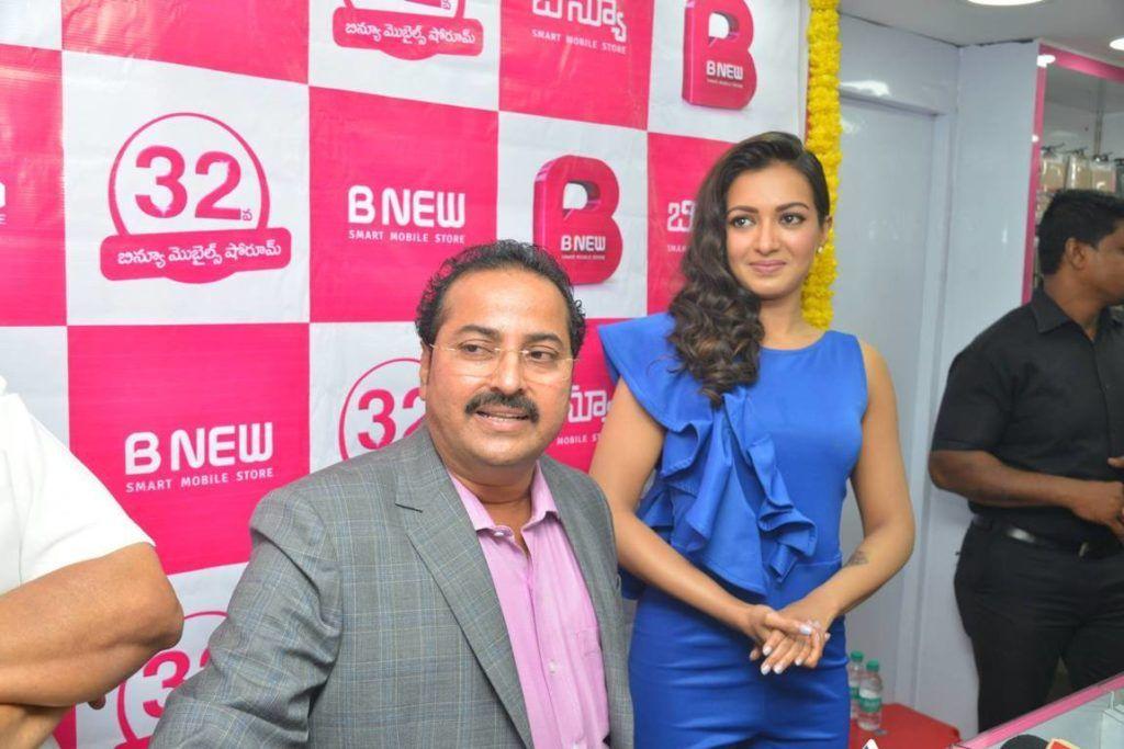 Catherine Tresa launches B New Mobile store in Eluru Photos