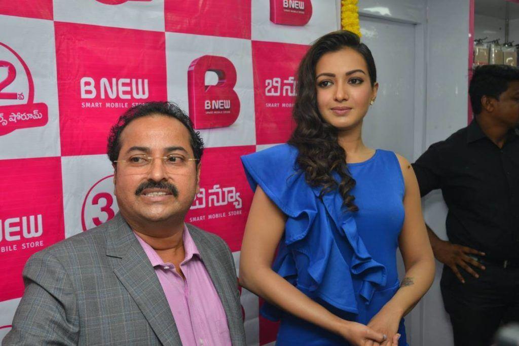 Catherine Tresa launches B New Mobile store in Eluru Photos