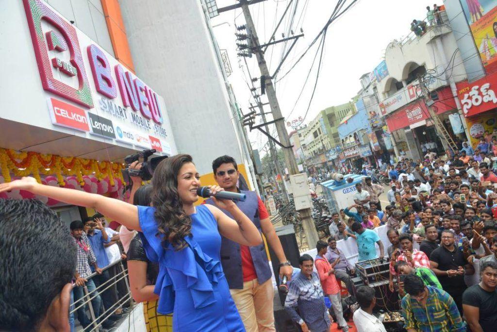 Catherine Tresa launches B New Mobile store in Eluru Photos