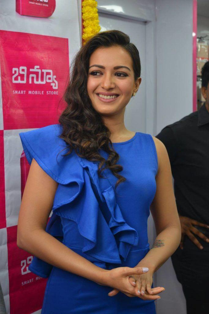 Catherine Tresa launches B New Mobile store in Eluru Photos