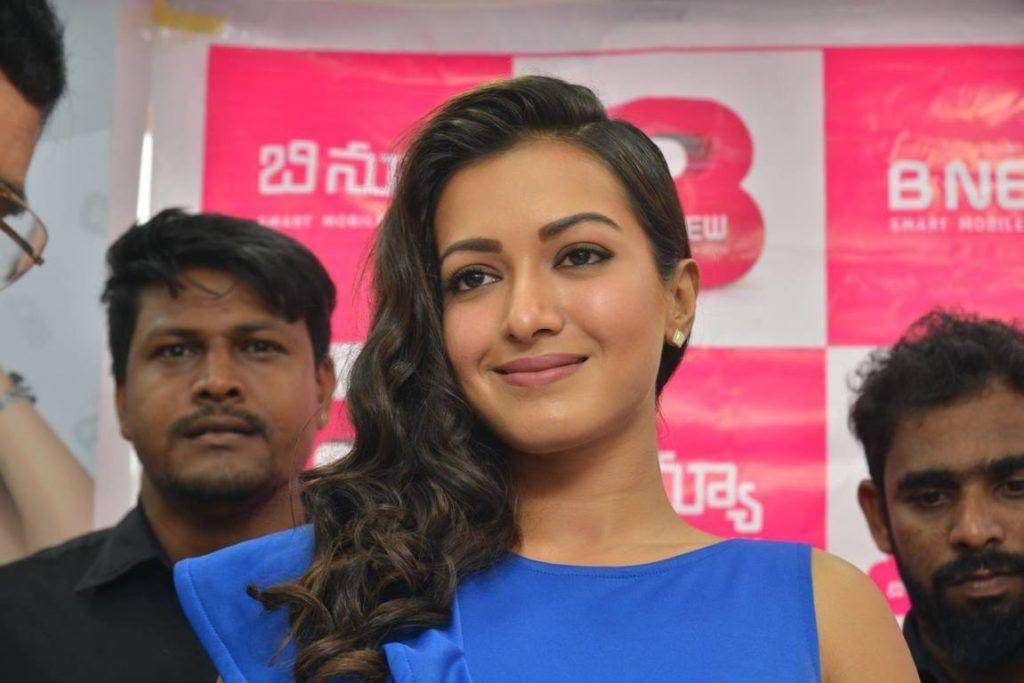 Catherine Tresa launches B New Mobile store in Eluru Photos