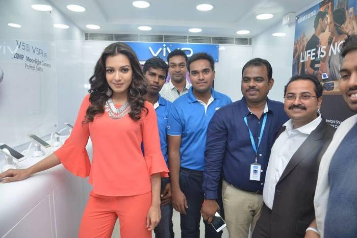 Catherine launches B New Mobile store at Kurnool