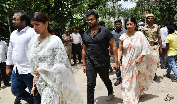 Celebrities Pay Homage To Nandamuri Harikrishna