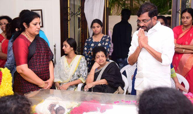 Celebrities Pay Homage To Nandamuri Harikrishna