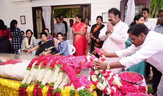 Celebrities Pay Homage To Nandamuri Harikrishna