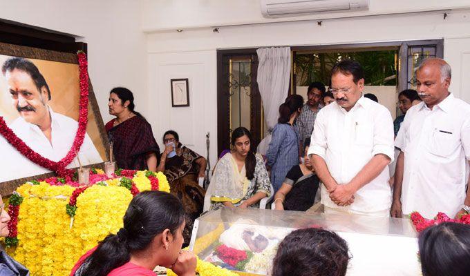 Celebrities Pay Homage To Nandamuri Harikrishna