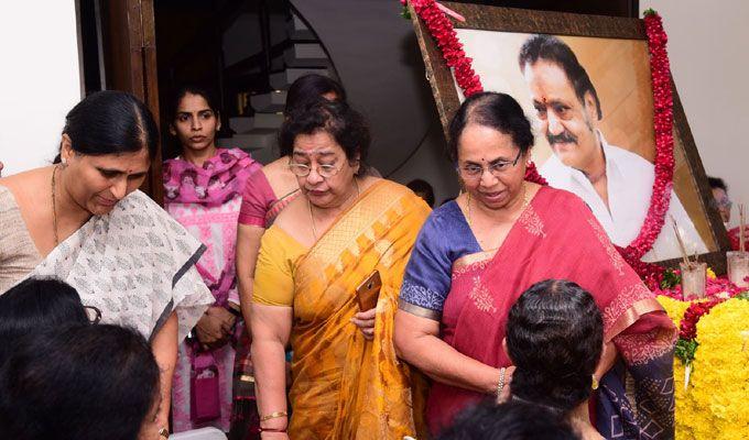 Celebrities Pay Homage To Nandamuri Harikrishna