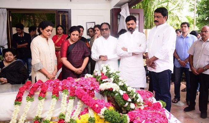 Celebrities Pay Homage To Nandamuri Harikrishna