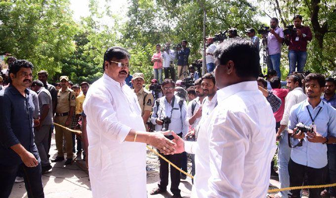 Celebrities Pay Homage To Nandamuri Harikrishna