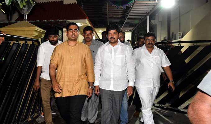 Celebrities Pay Homage To Nandamuri Harikrishna