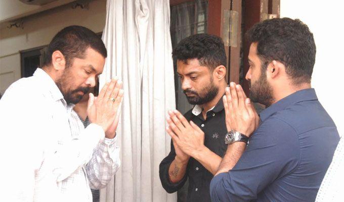 Celebrities Pay Homage To Nandamuri Harikrishna