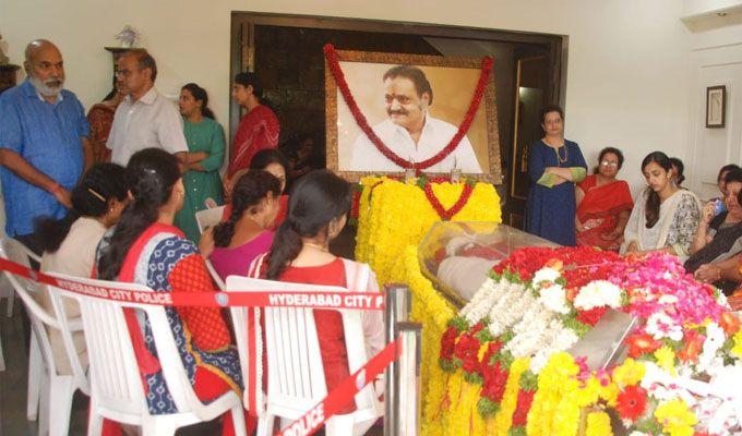 Celebrities Pay Homage To Nandamuri Harikrishna