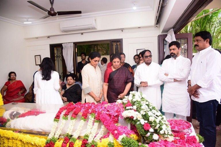 Celebrities Pay Homage To Nandamuri Harikrishna