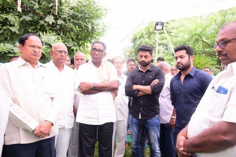 Celebrities Pay Homage To Nandamuri Harikrishna