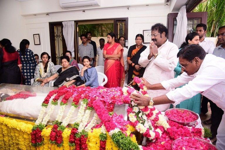 Celebrities Pay Homage To Nandamuri Harikrishna