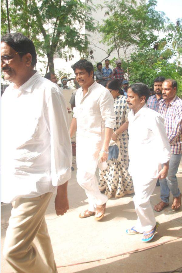 Celebrities Pay Homage To Nandamuri Harikrishna