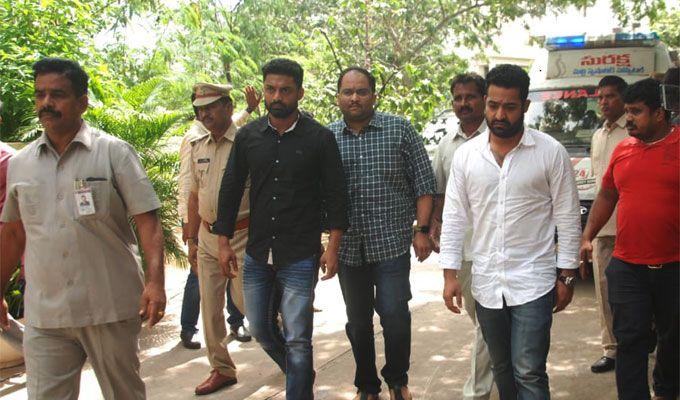 Celebrities Pay Homage to Nandamuri Harikrishna Photos