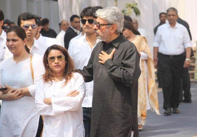Celebrities arrives to pay his last respects to Sridevi Photos