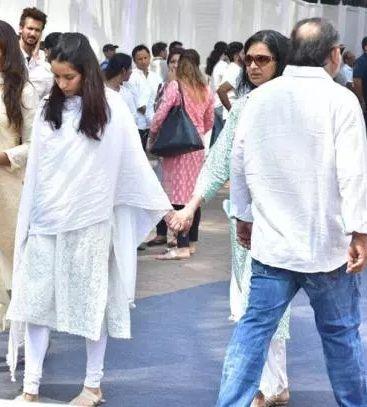 Celebrities arrives to pay his last respects to Sridevi Photos