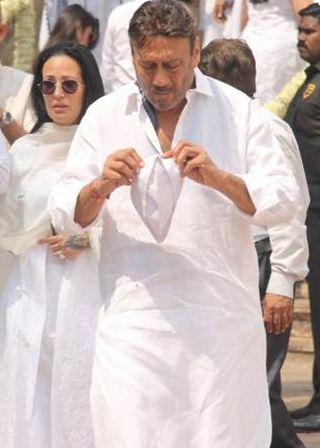 Celebrities arrives to pay his last respects to Sridevi Photos