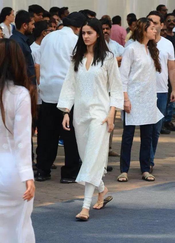 Celebrities arrives to pay his last respects to Sridevi Photos