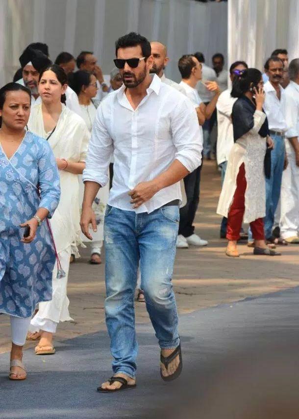 Celebrities arrives to pay his last respects to Sridevi Photos