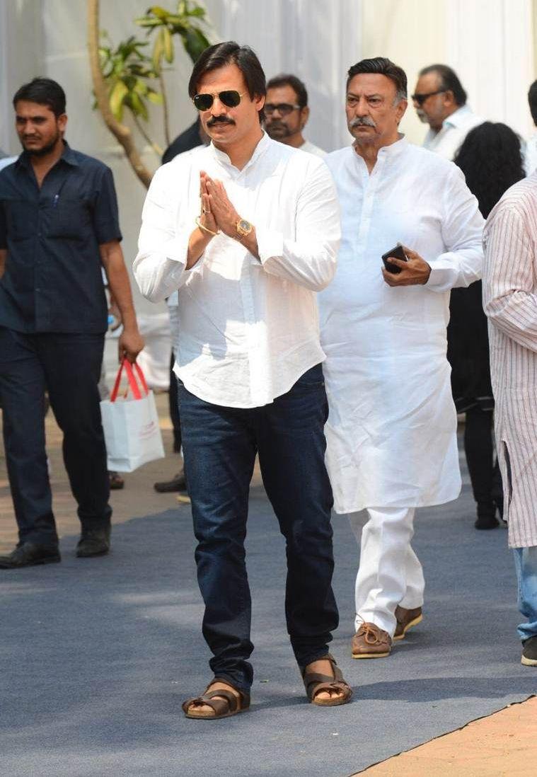 Celebrities arrives to pay his last respects to Sridevi Photos