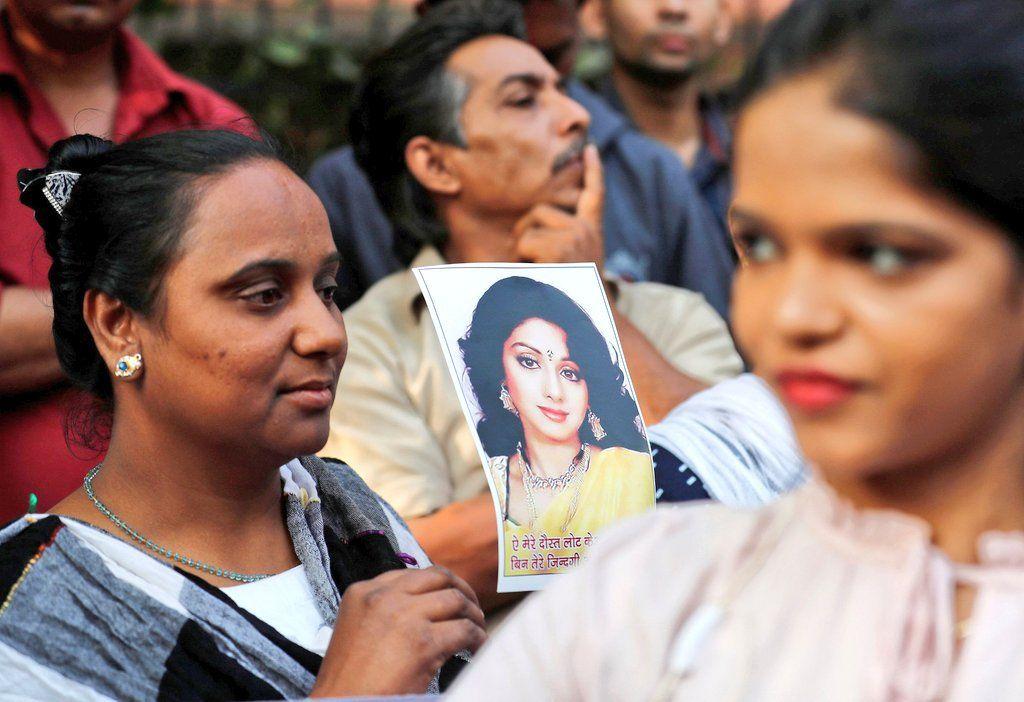 Celebrities arrives to pay his last respects to Sridevi Photos