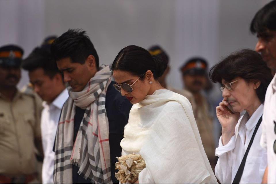 Celebrities arrives to pay his last respects to Sridevi Photos