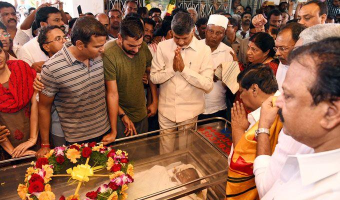 Celebrities at Gali Muddu Krishnama Naidu Condolence Photos