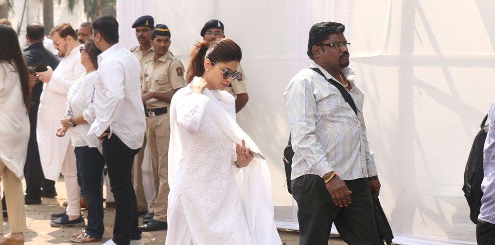 Celebrities pay homage to Sridevi Photos