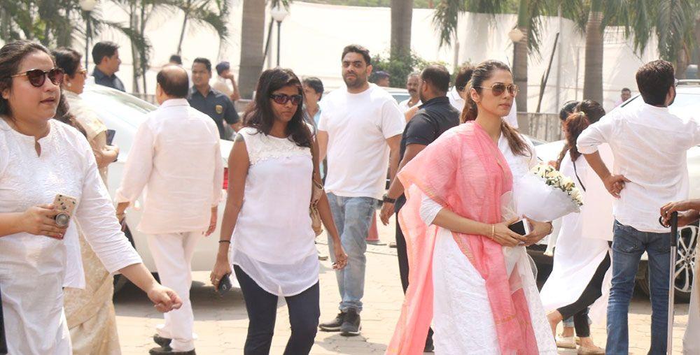 Celebrities pay homage to Sridevi Photos