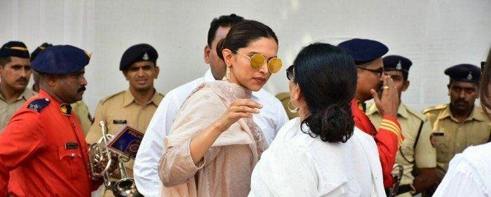 Celebrities pay homage to Sridevi Photos