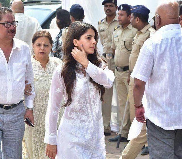 Celebrities pay homage to Sridevi Photos