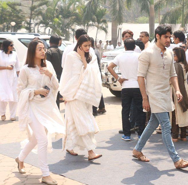 Celebrities pay homage to Sridevi Photos