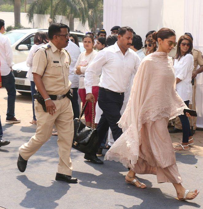 Celebrities pay homage to Sridevi Photos