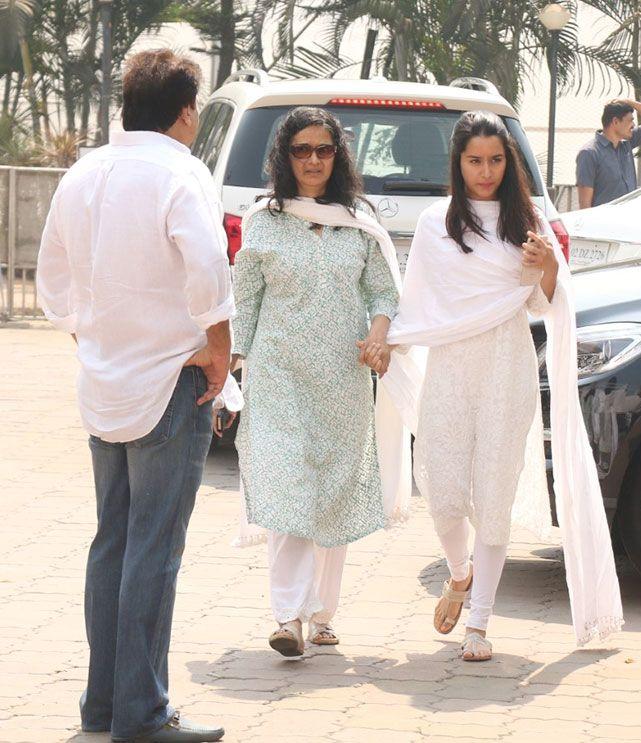 Celebrities pay homage to Sridevi Photos