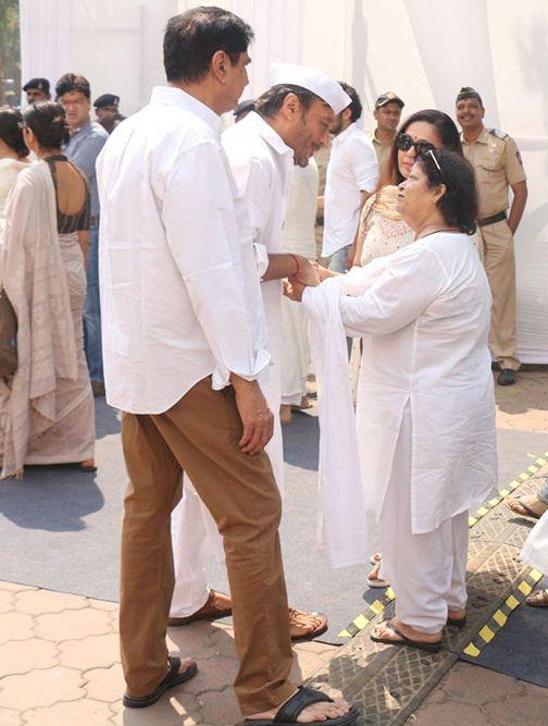 Celebrities pay homage to Sridevi Photos