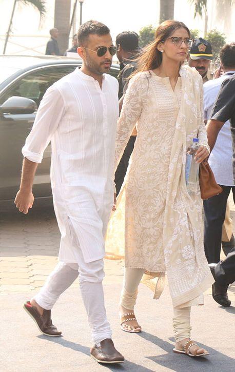 Celebrities pay homage to Sridevi Photos