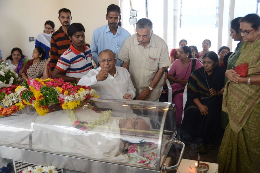 Celebs Condolences to Dr C Narayana Reddy Photos