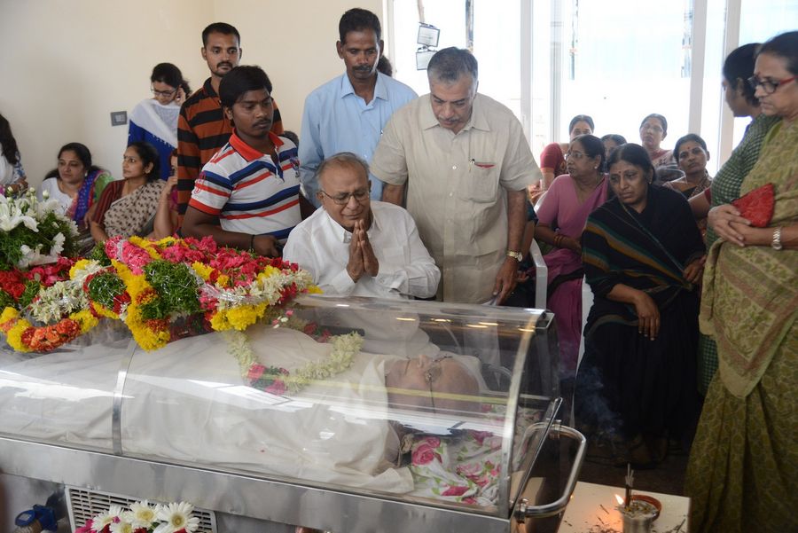 Celebs Condolences to Dr C Narayana Reddy Photos