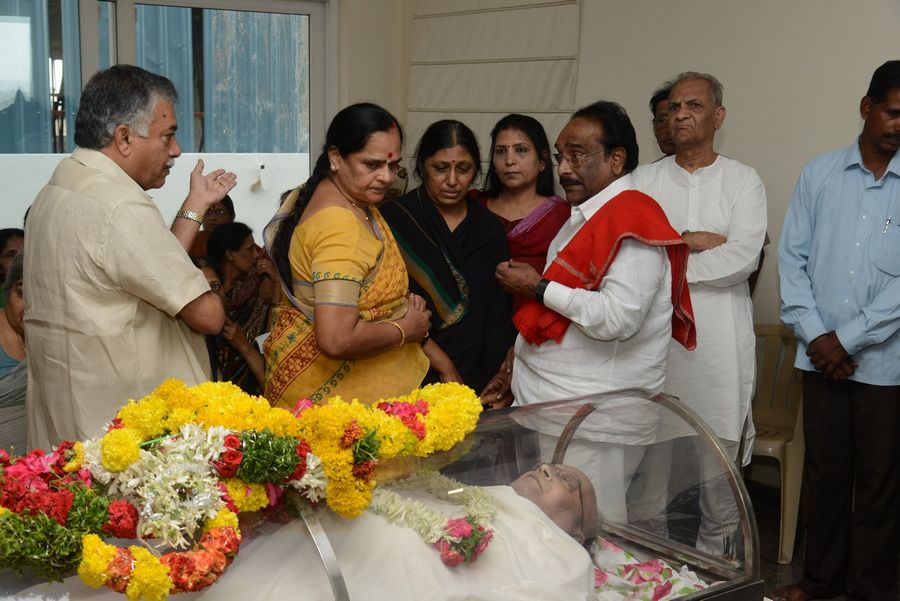 Celebs Condolences to Dr C Narayana Reddy Photos