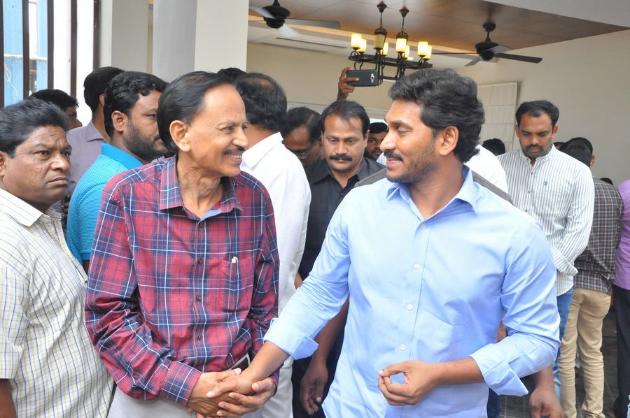 Celebs Condolences to Dr C Narayana Reddy Pics