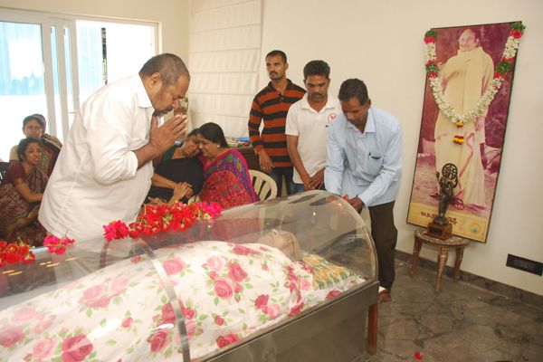 Celebs Condolences to Dr C Narayana Reddy Pics