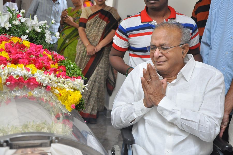Celebs Condolences to Dr C Narayana Reddy Pictures