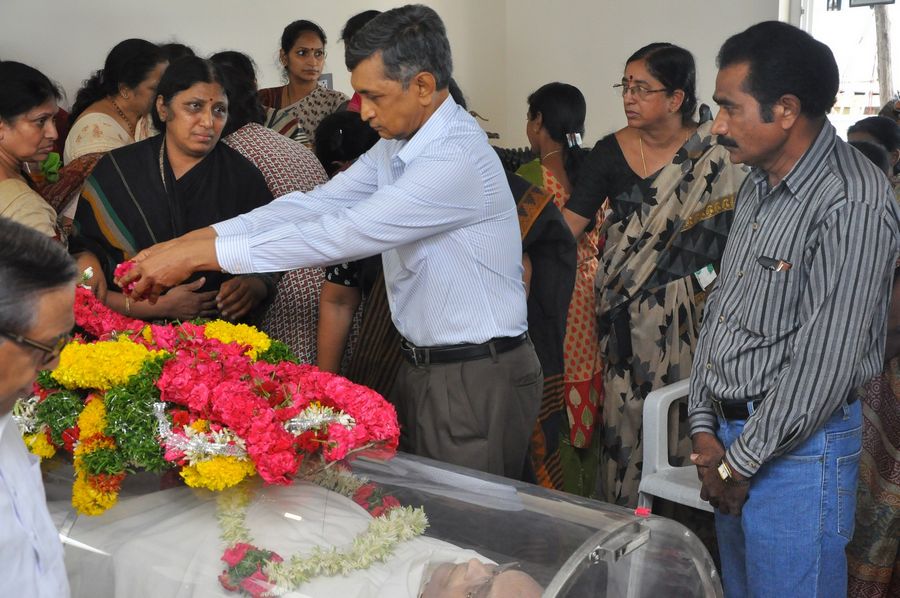 Celebs Condolences to Dr C Narayana Reddy Pictures