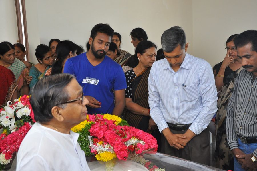 Celebs Condolences to Dr C Narayana Reddy Pictures