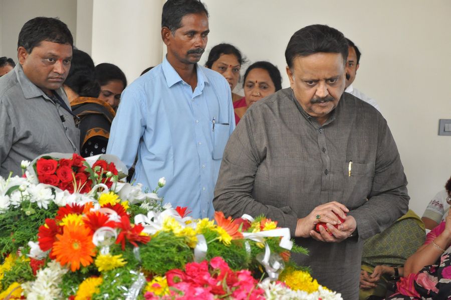 Celebs Condolences to Dr C Narayana Reddy Pictures